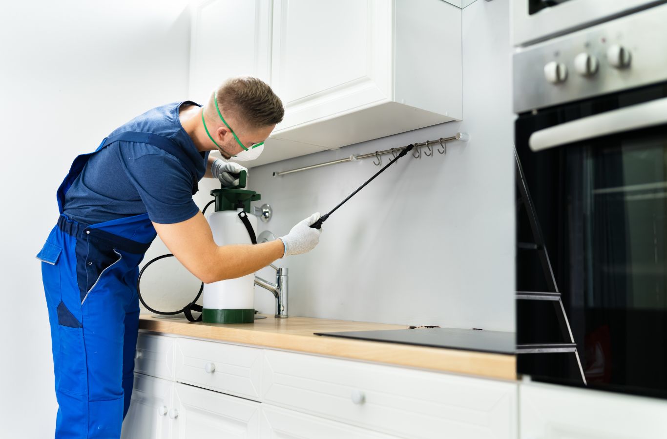 A Pest Solutions Plus expert consulting with a homeowner in North Naples, FL, about the advantages of Pest Control Insulation for home protection. Pest Control Insulation near me.